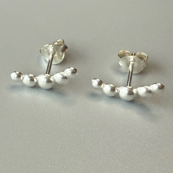 Sterling Silver Curved Beaded Bar Simple Stud Earrings - Picture 4 of 7